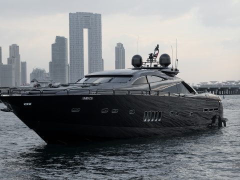 black sport yacht dubai