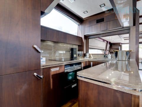 yacht for rent in Dubai