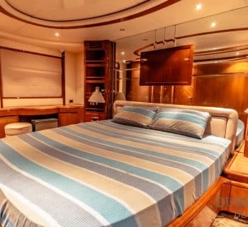 jacuzzi yacht dubai1