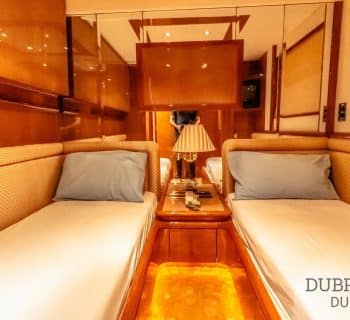 jacuzzi yacht dubai2