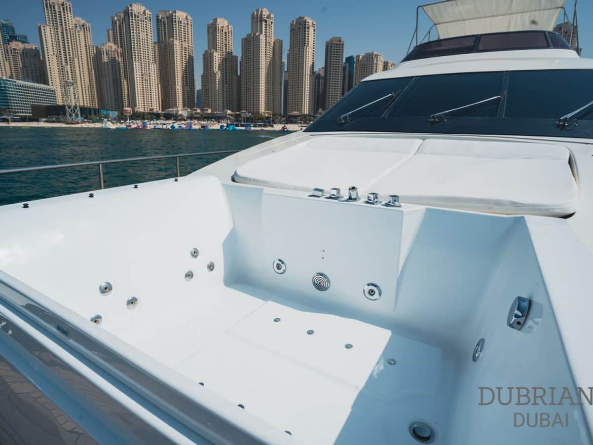 jacuzzi yacht dubai5