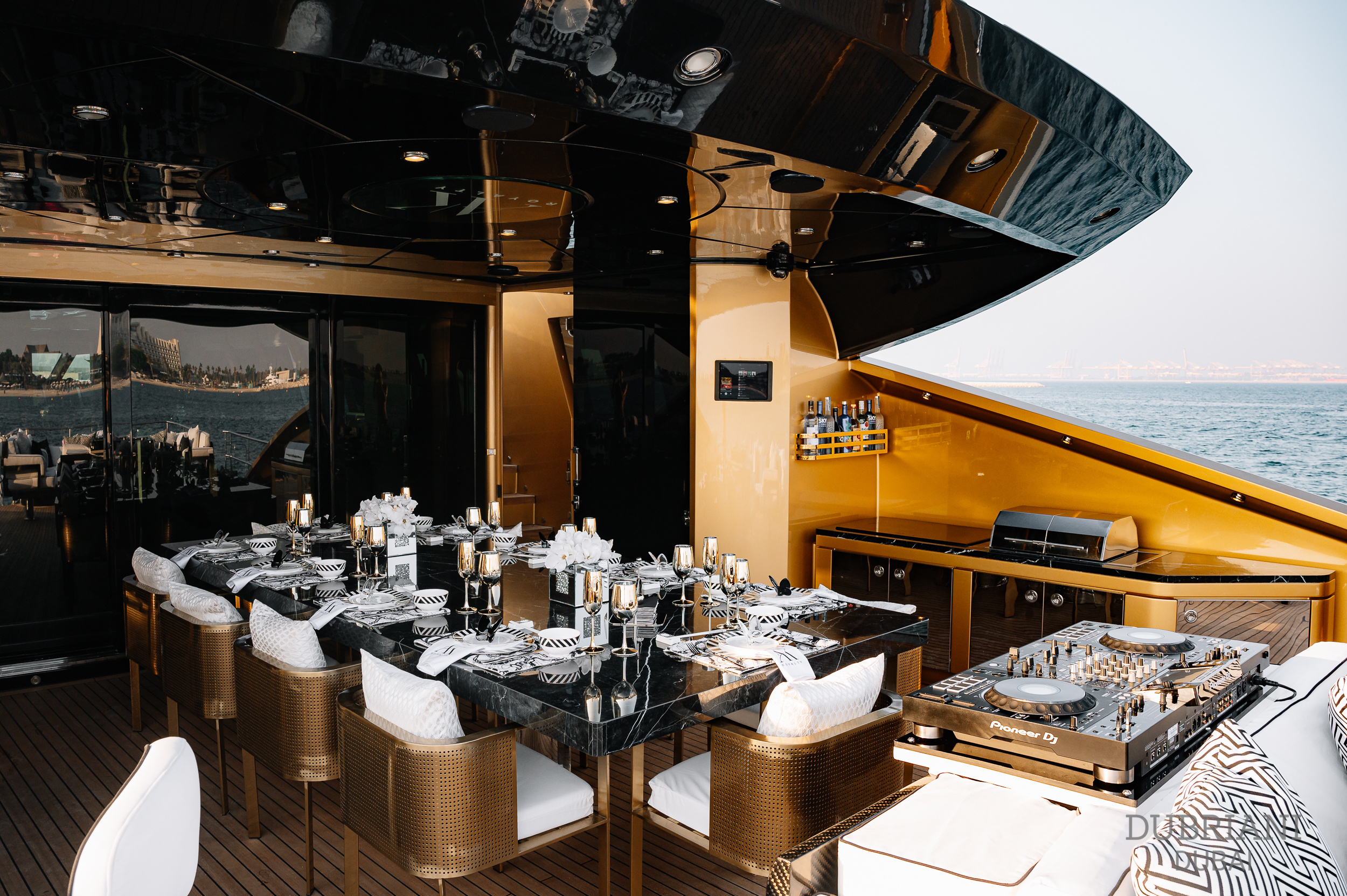 yacht dinner dubai