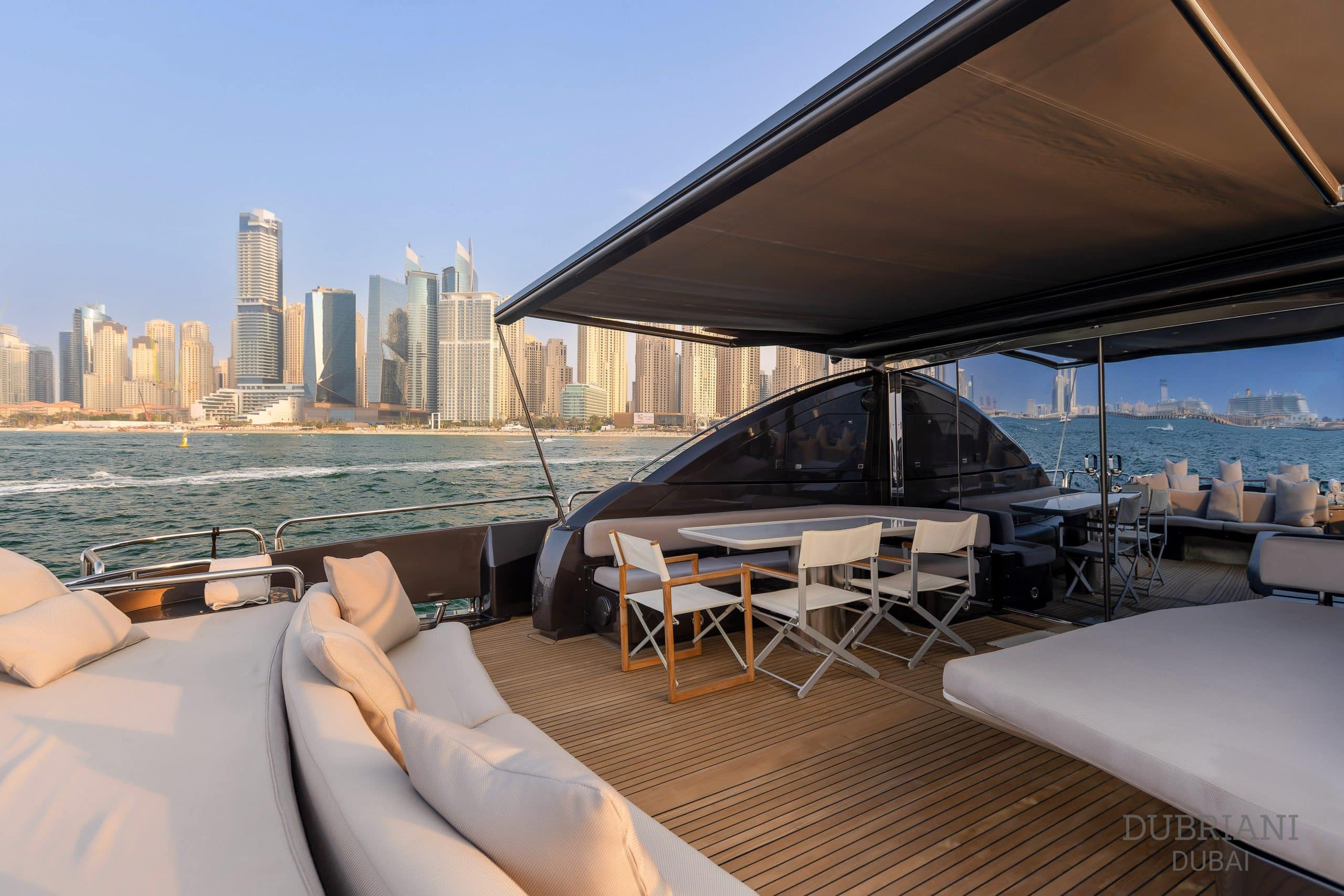 Dubai luxury yacht charter