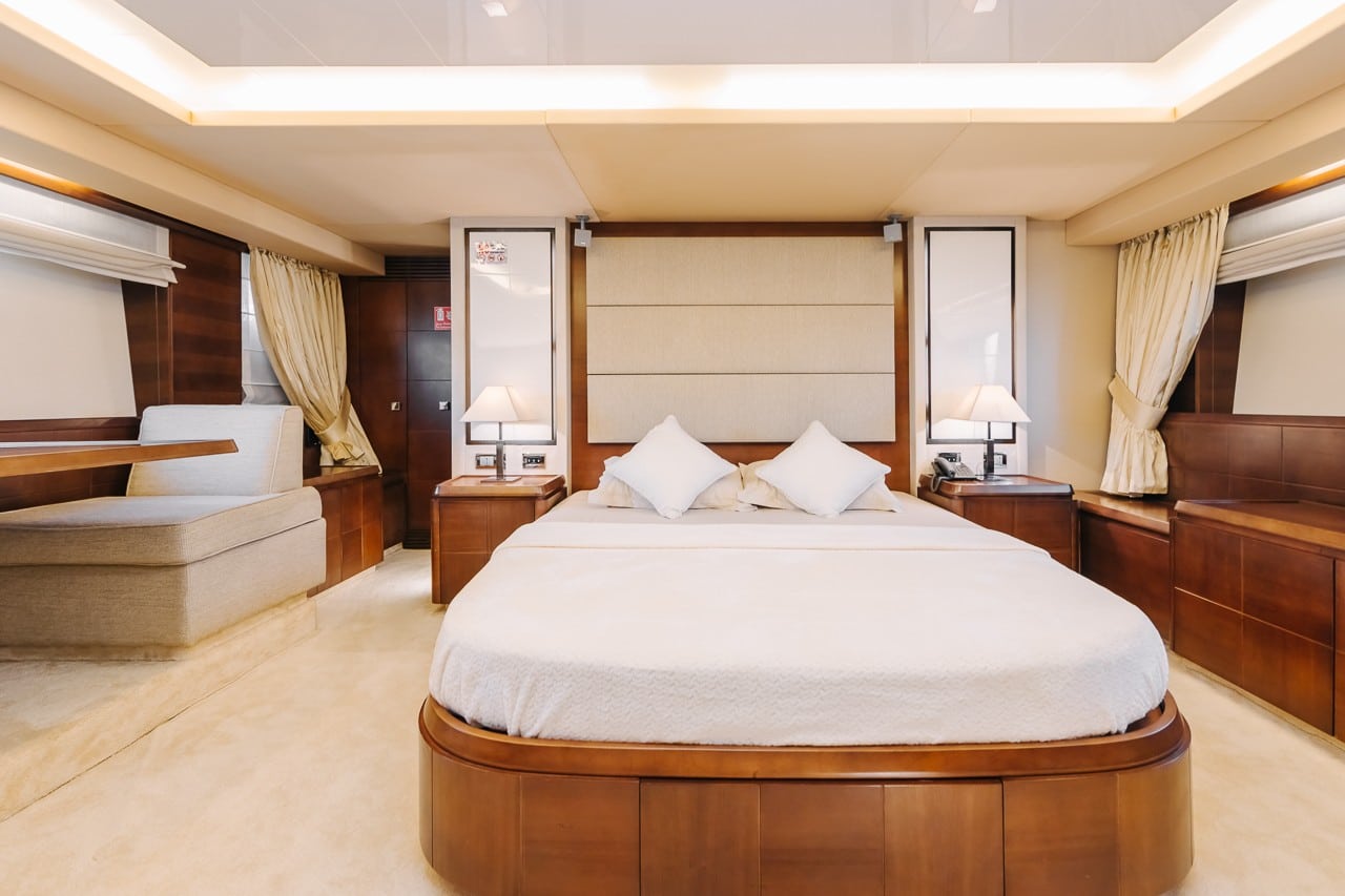 Master bedroom cabin on Azimut 79 yacht charter Abu Dhabi