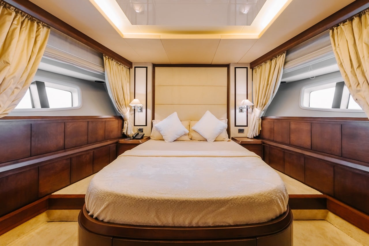 Luxury double bed inside Azimut 79 private yacht cabin