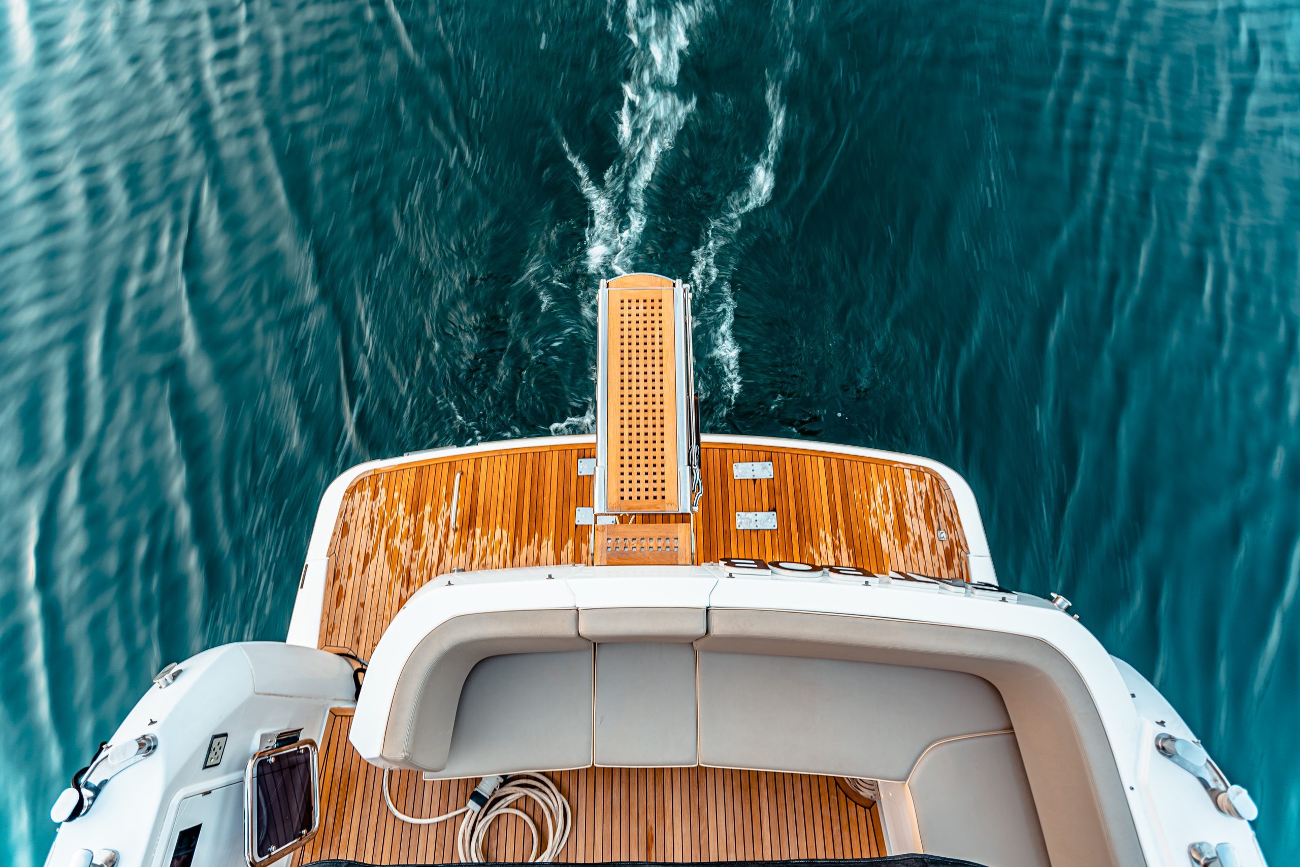 Azimut 50 Migueria yacht flybridge seating area