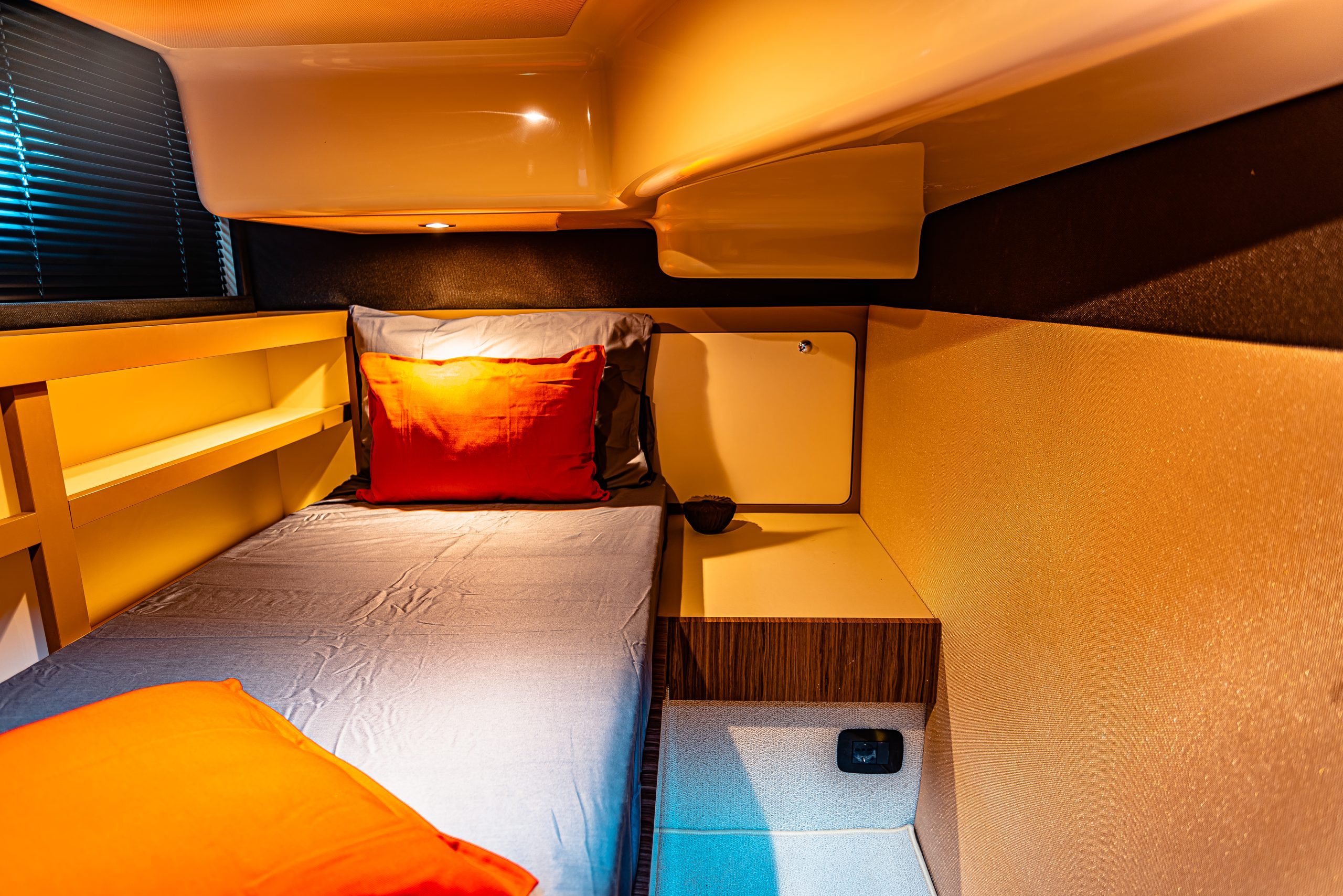 Azimut 50 Migueria yacht interior sleeping cabin berth