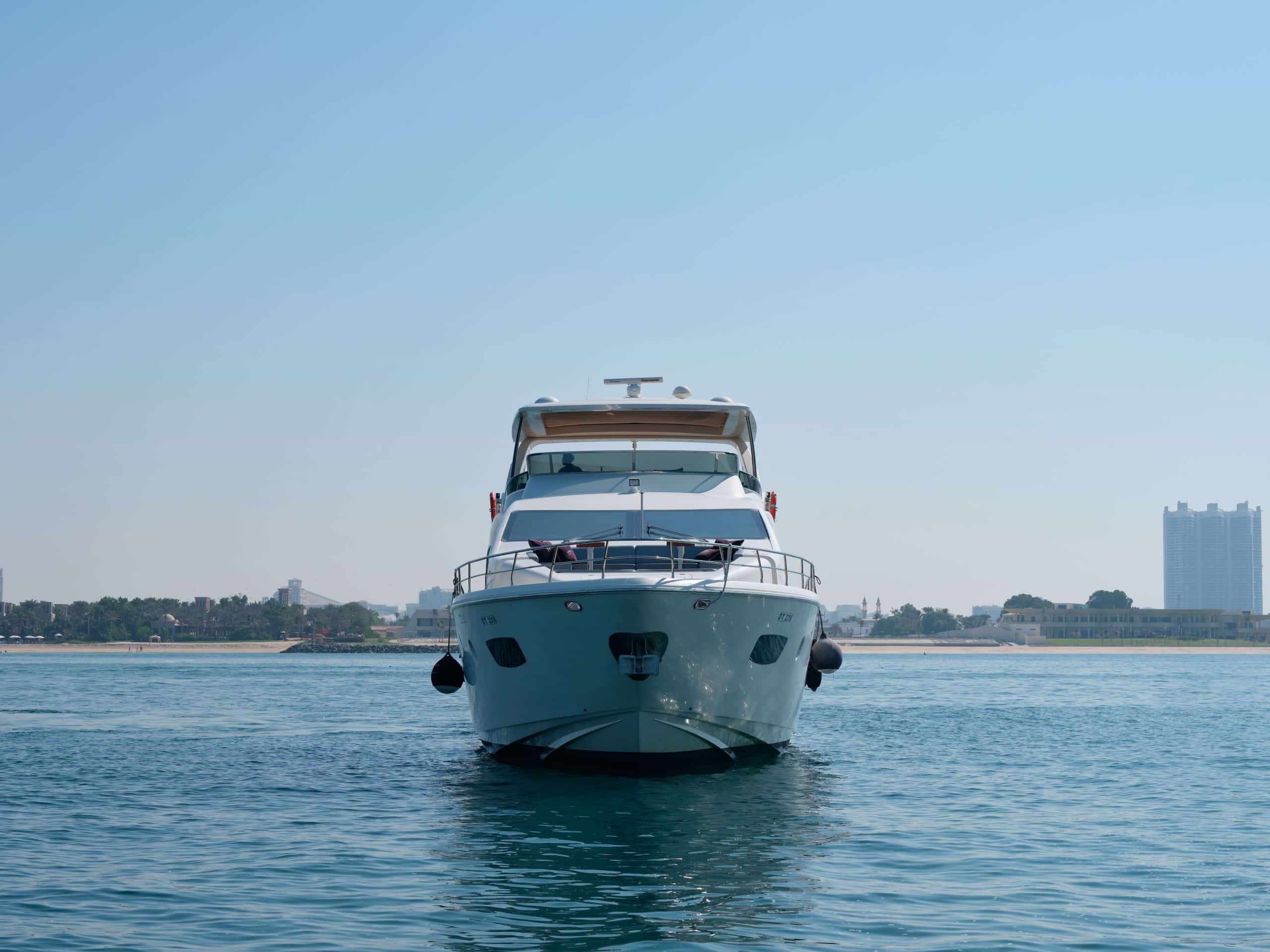 Front profile of Azimut 88 yacht at sea