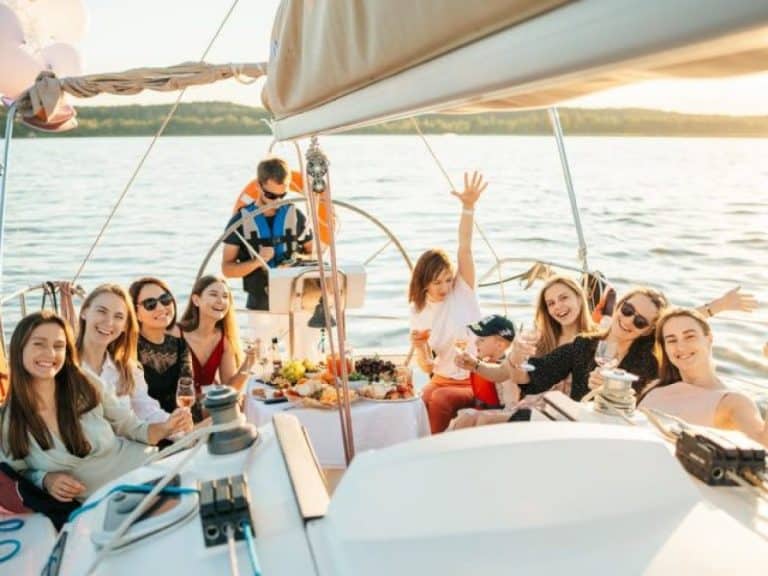 Your Guide to Throw the Perfect Yacht Party