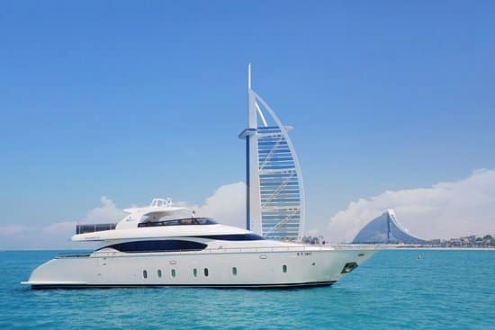 Seven Questions to Ask Before Choosing A Luxury Yacht for Your Party