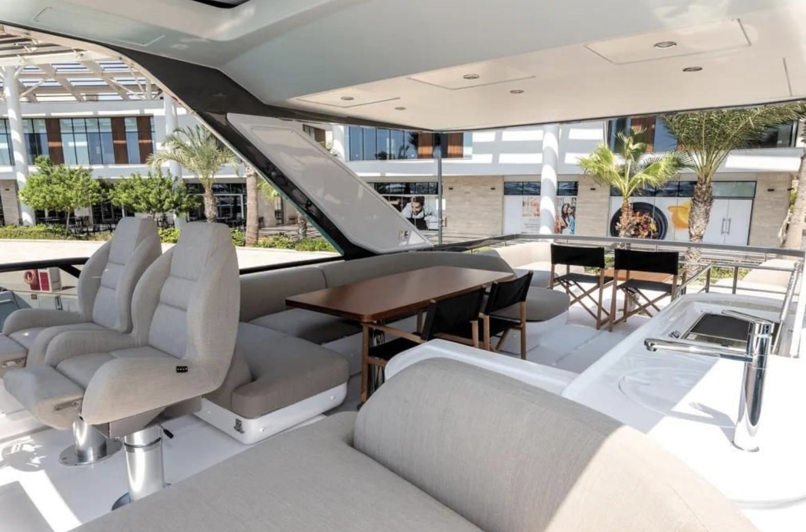 Azimut Fly 68 flybridge dining and helm seats — press photo