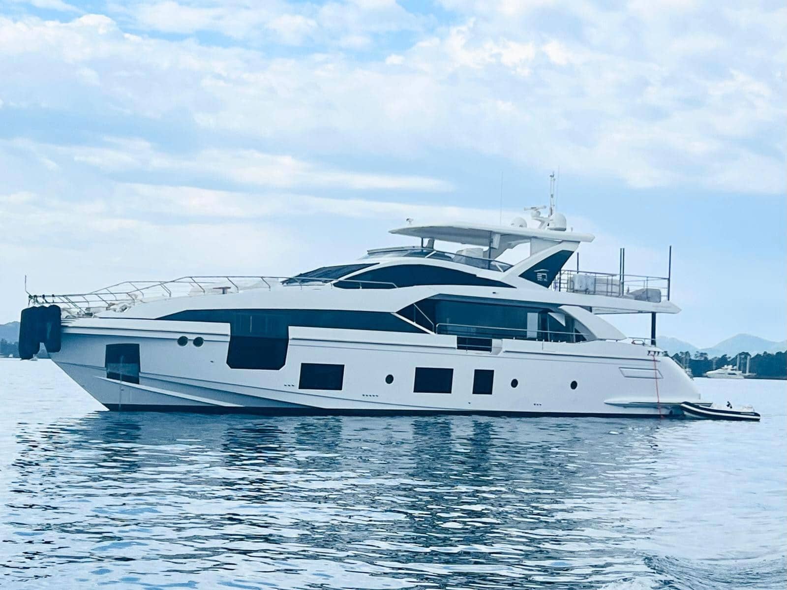 Azimut Grande 27M profile at anchor, broker photo