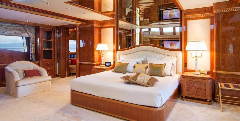 Benetti 56M guest double cabin with chandelier and writing desk