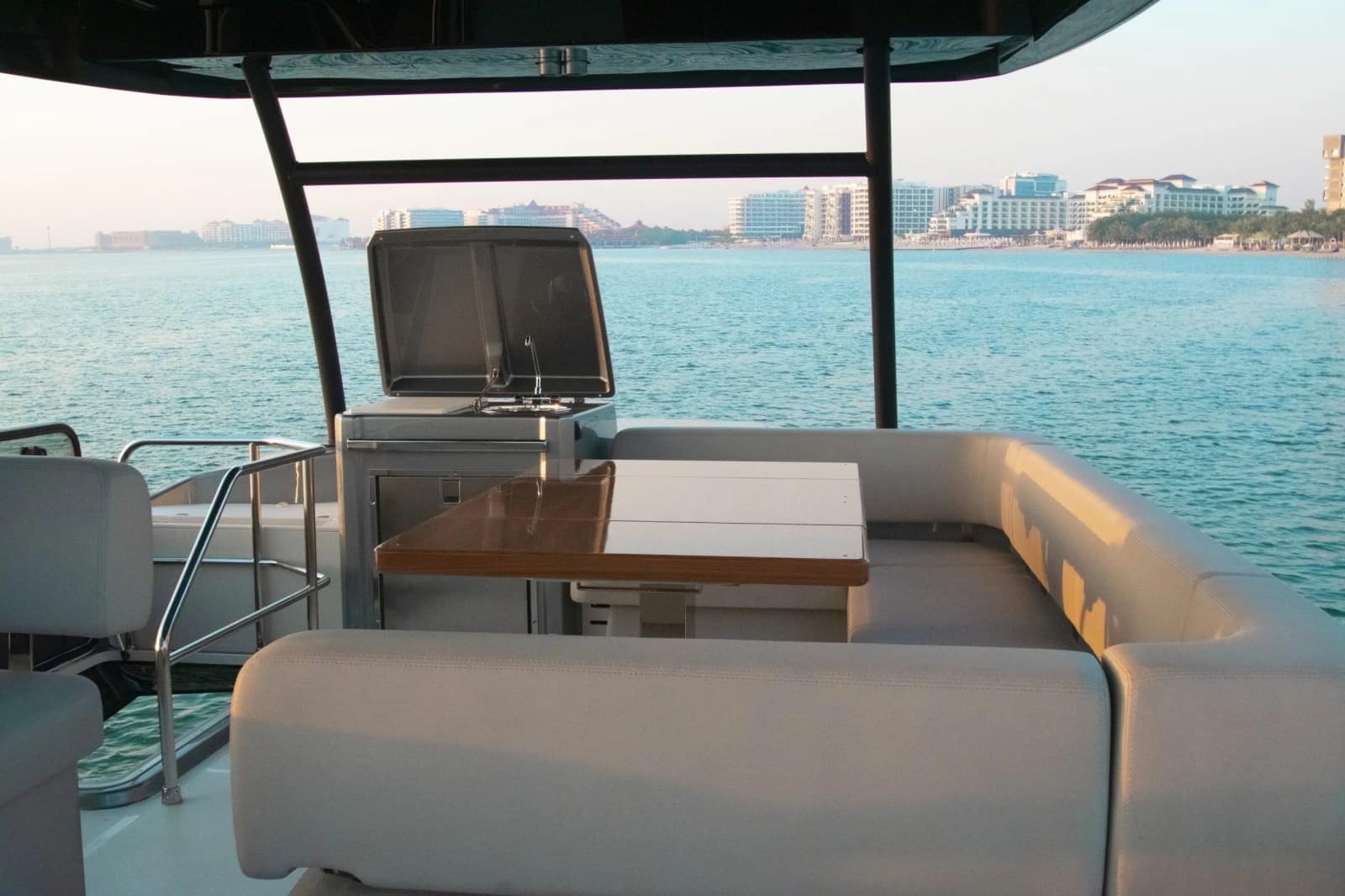 Cranchi 52 Evoluzione flybridge barbecue grill with sea view