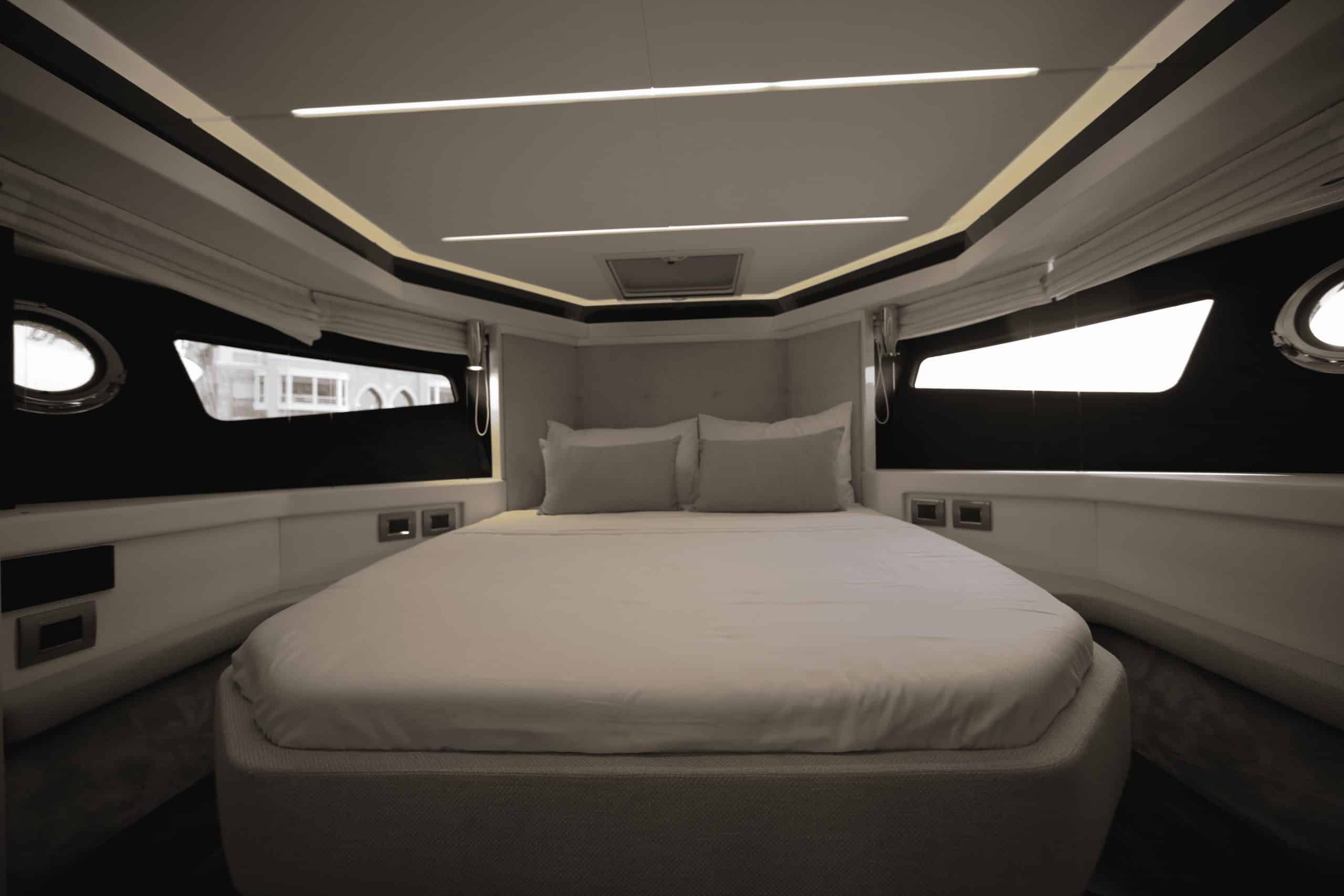 Cranchi 52 Evoluzione master cabin double berth with hull window