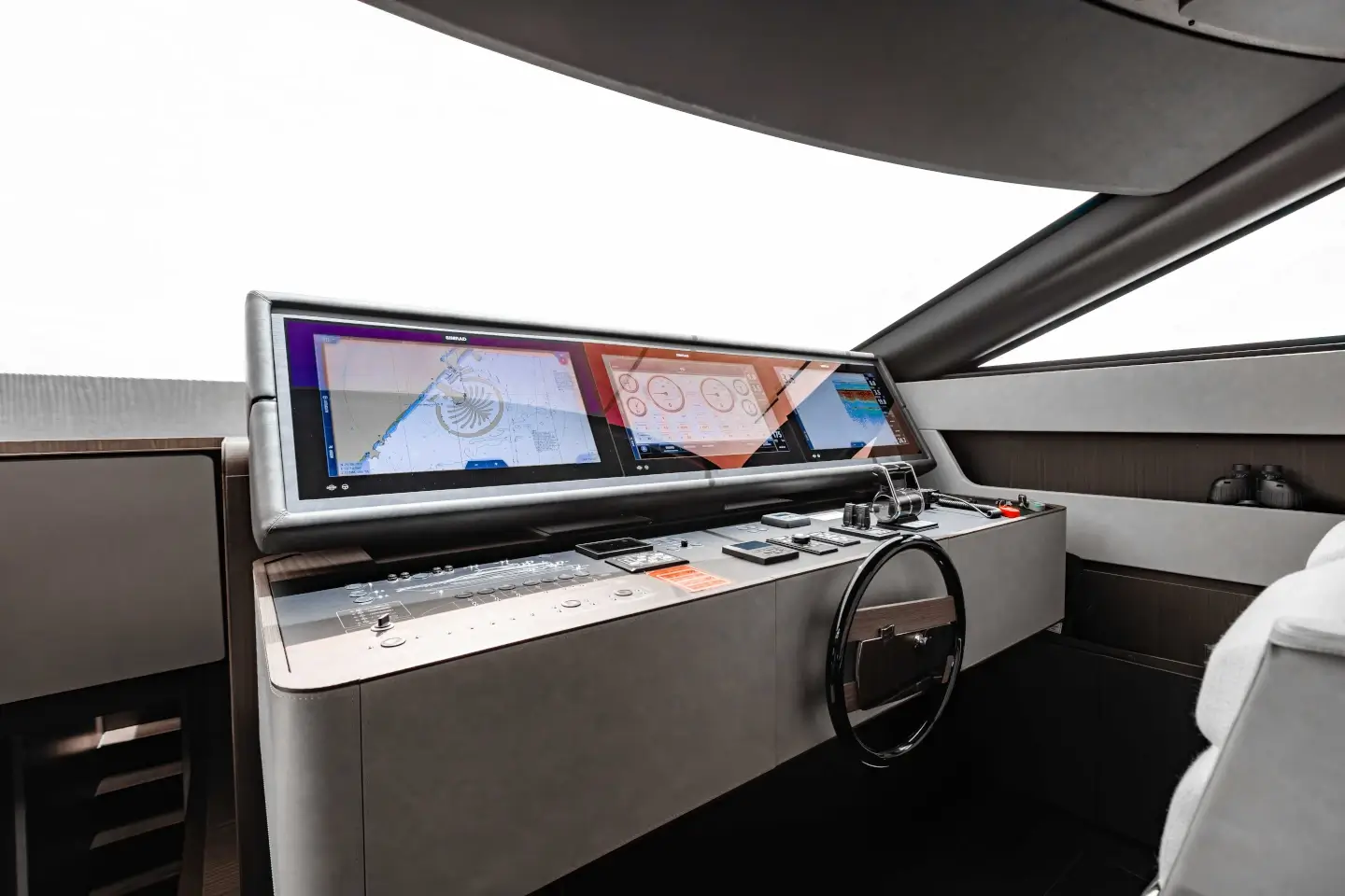 Lower helm station with twin screens on the Ferretti 860