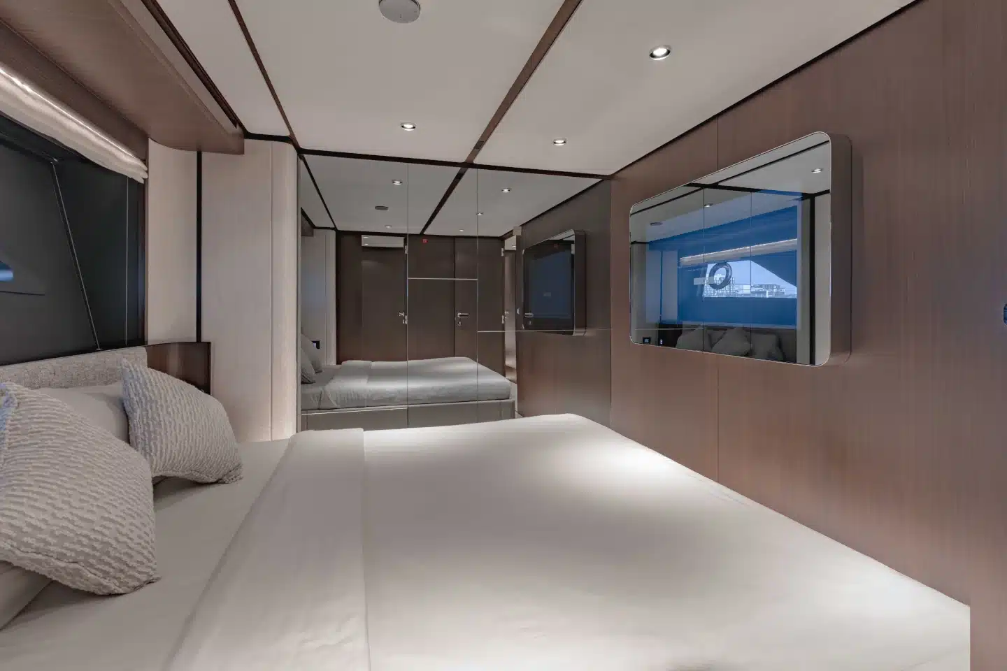 VIP cabin with queen-size bed and sea views, Ferretti 860