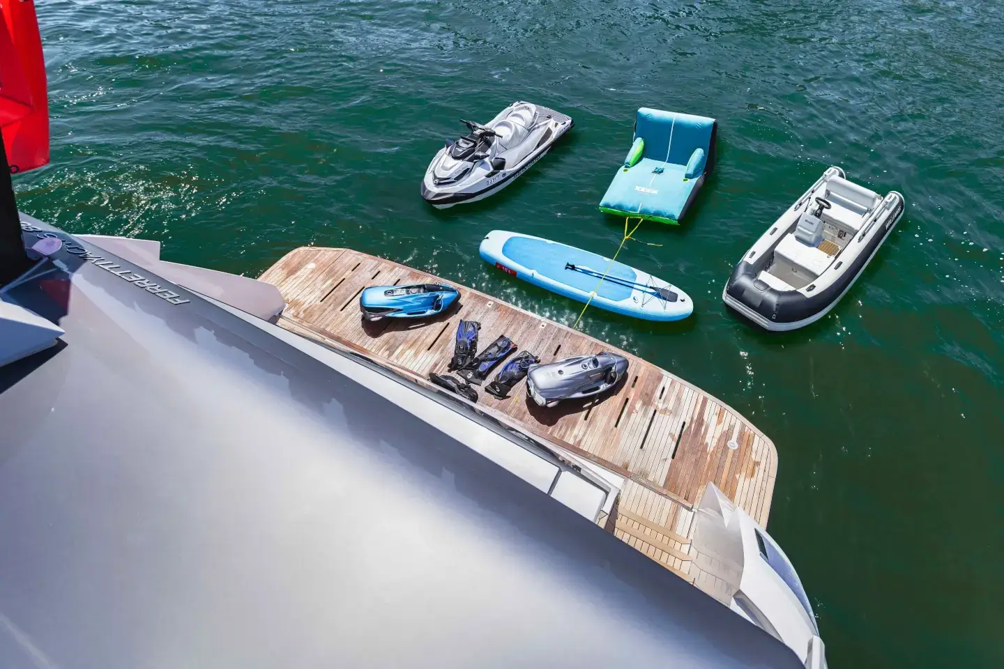 Water toys on the Ferretti 860: jet ski, Seabobs and tender