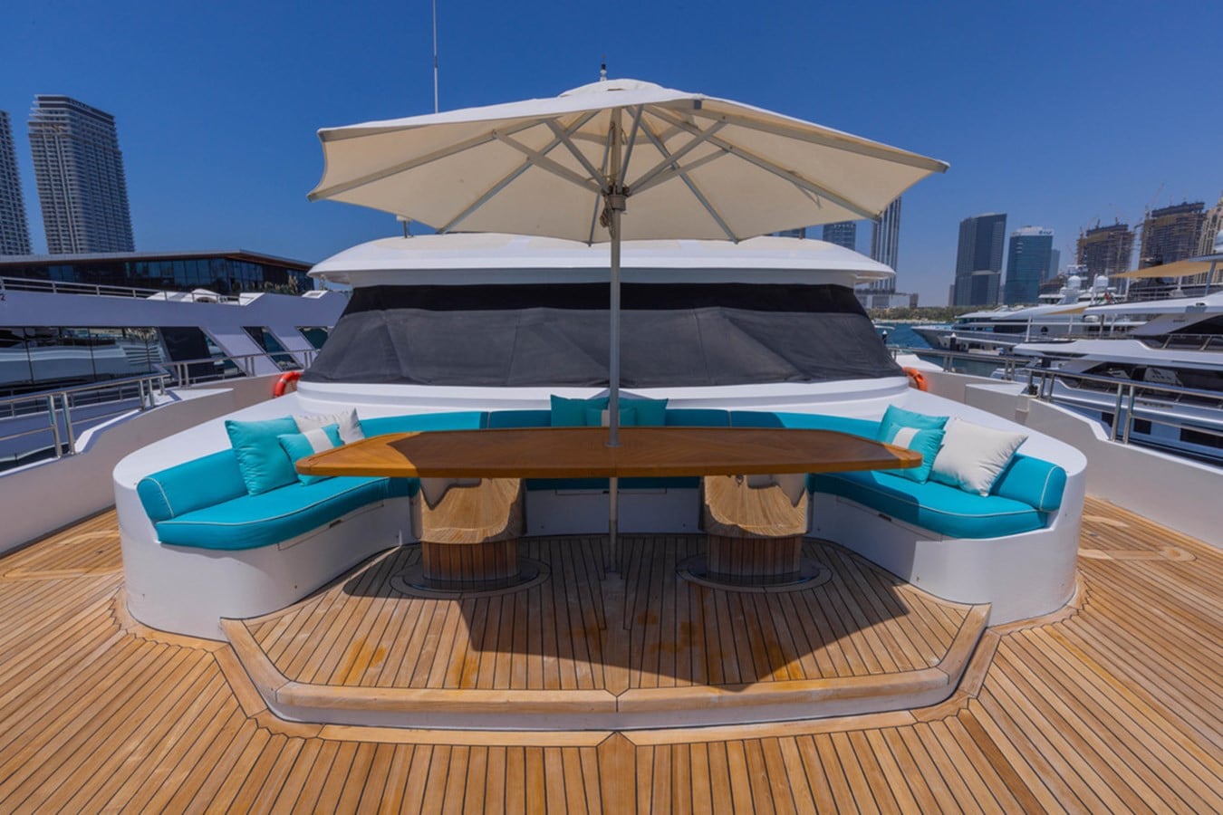 Majesty 155 bow lounge with dining table and umbrella, broker photo