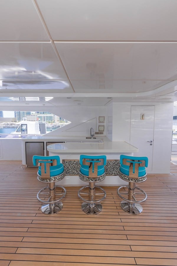Majesty 155 sundeck bar with stools, broker photo