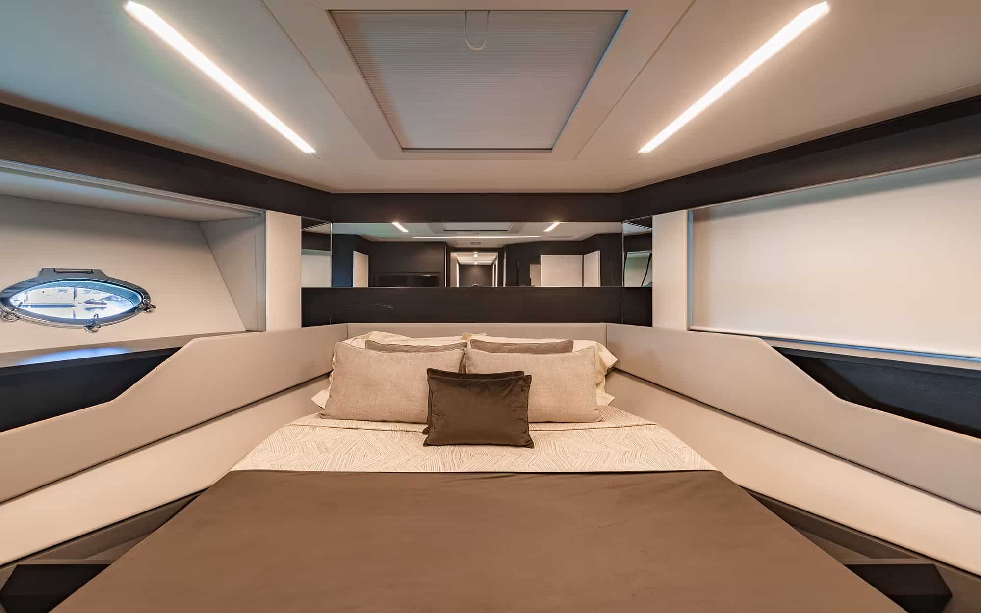 Pershing 8X VIP double cabin with hull windows and warm bedding
