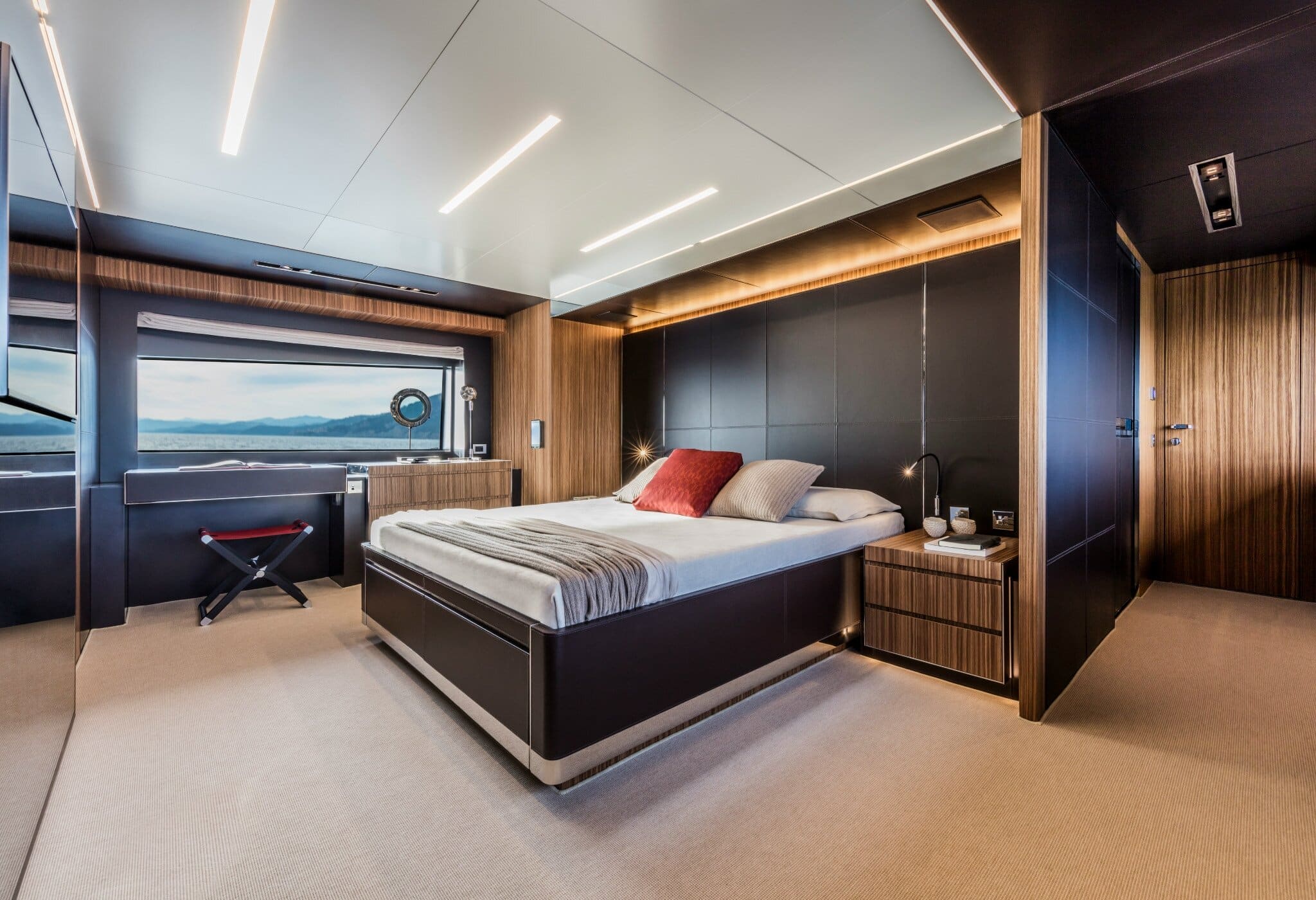 Riva 100 Corsaro master cabin with vanity desk and warm lighting
