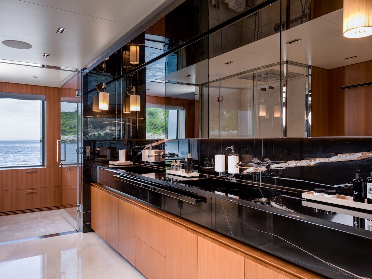 Riva 54Metri interior bar in black lacquer, broker photo