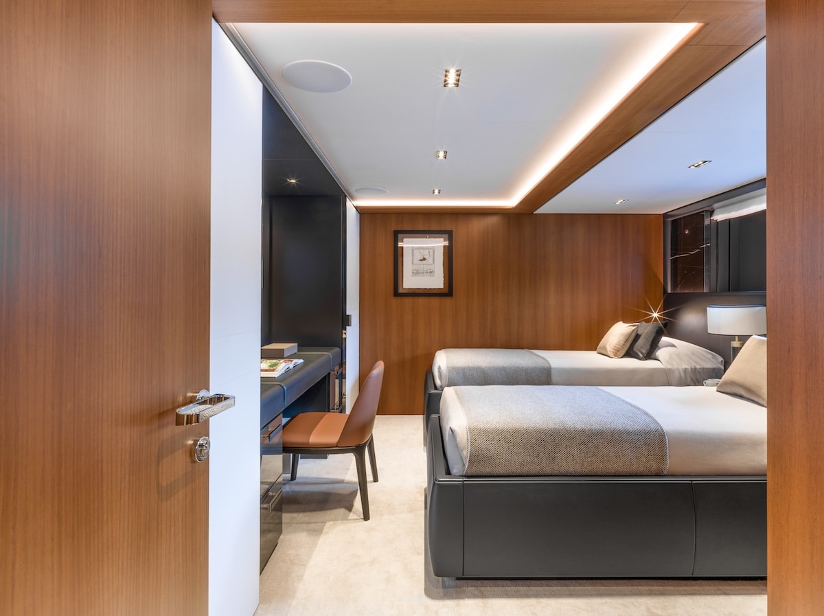 Riva 54Metri guest cabin with twin berths, broker photo