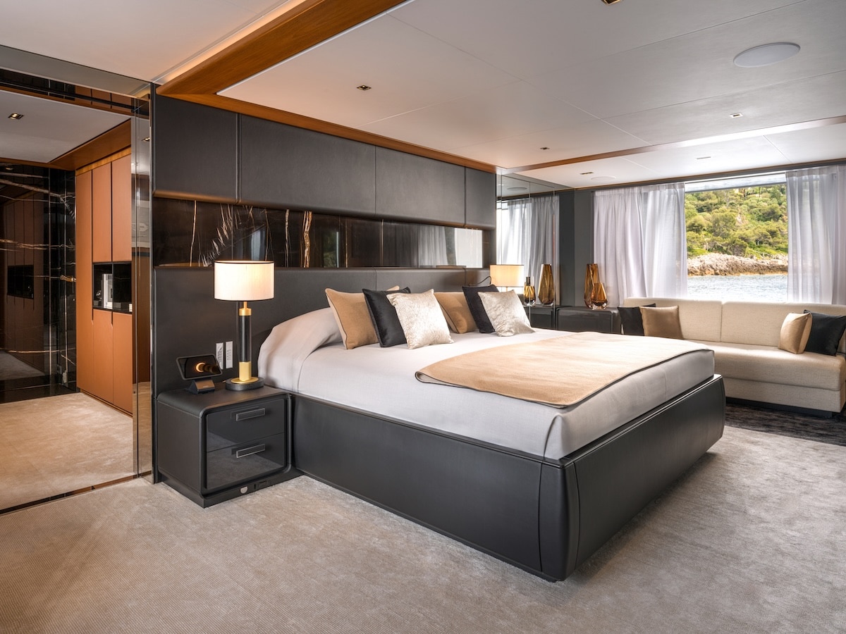 Riva 54Metri owner suite with double berth, broker photo