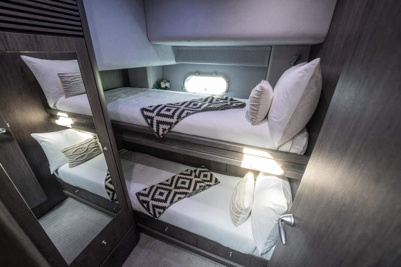 Sunseeker 82 Yacht twin guest cabin with two single berths