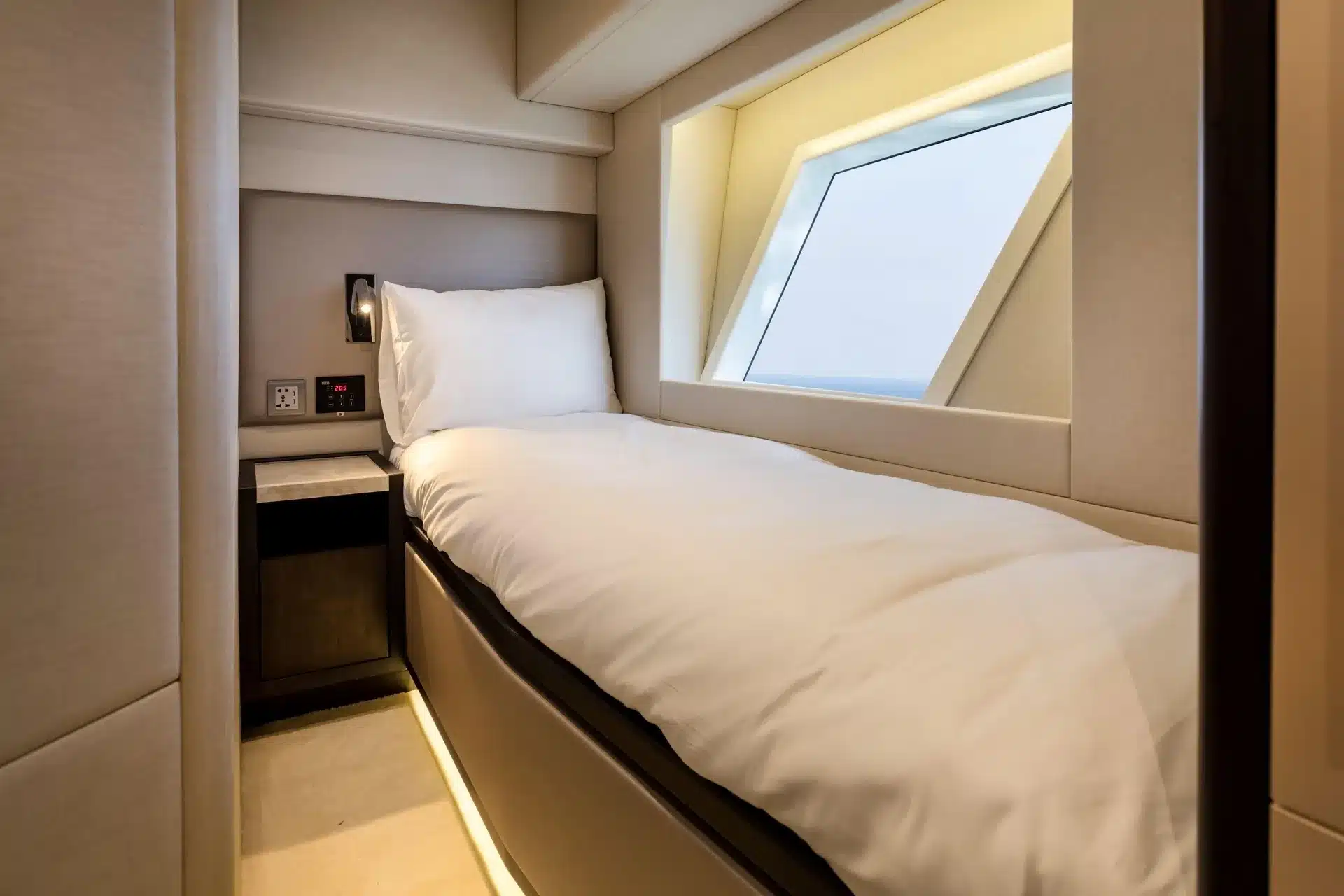 Alia 62 twin guest cabin